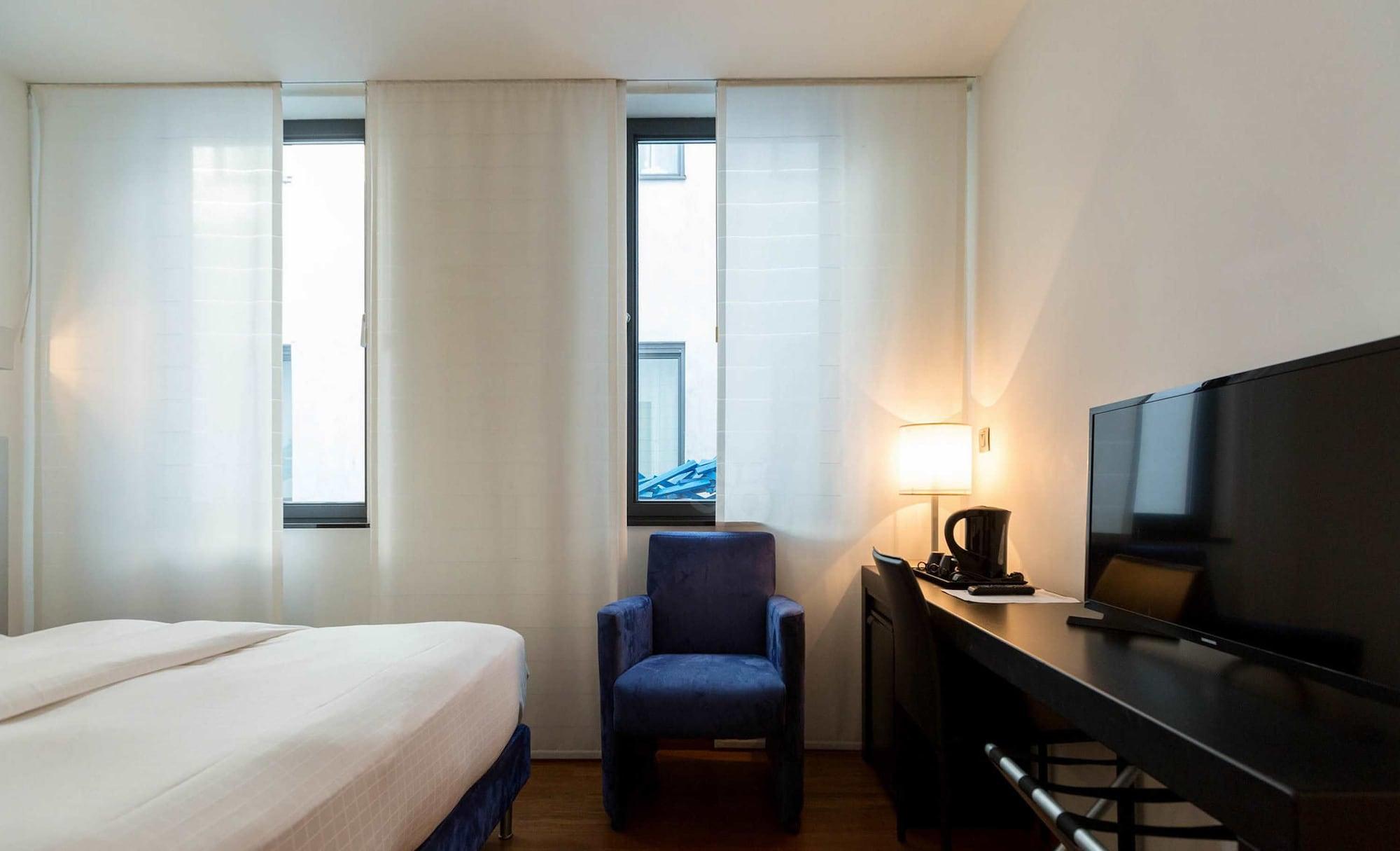 Hotel Aqua By Happyculture Saint-Gilles Bagian luar foto