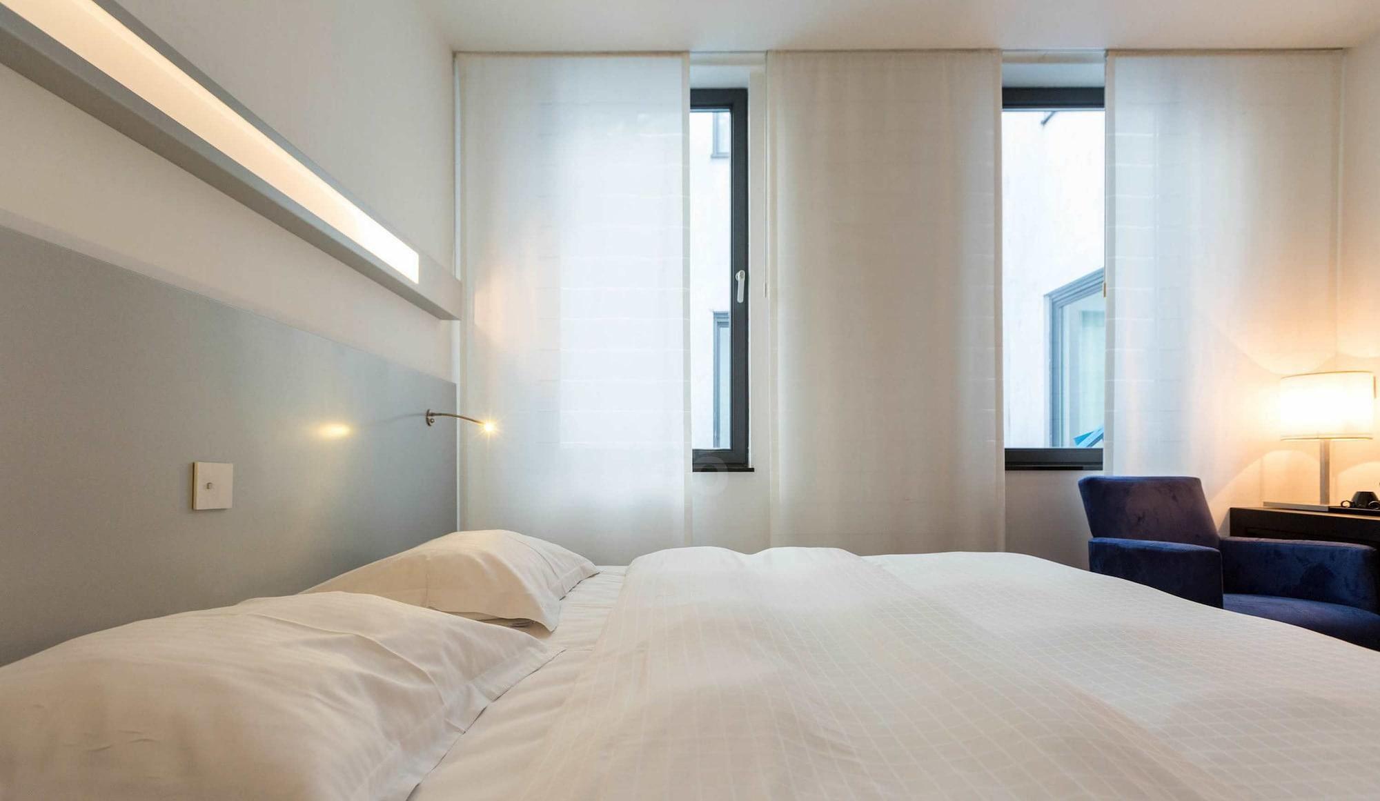 Hotel Aqua By Happyculture Saint-Gilles Bagian luar foto