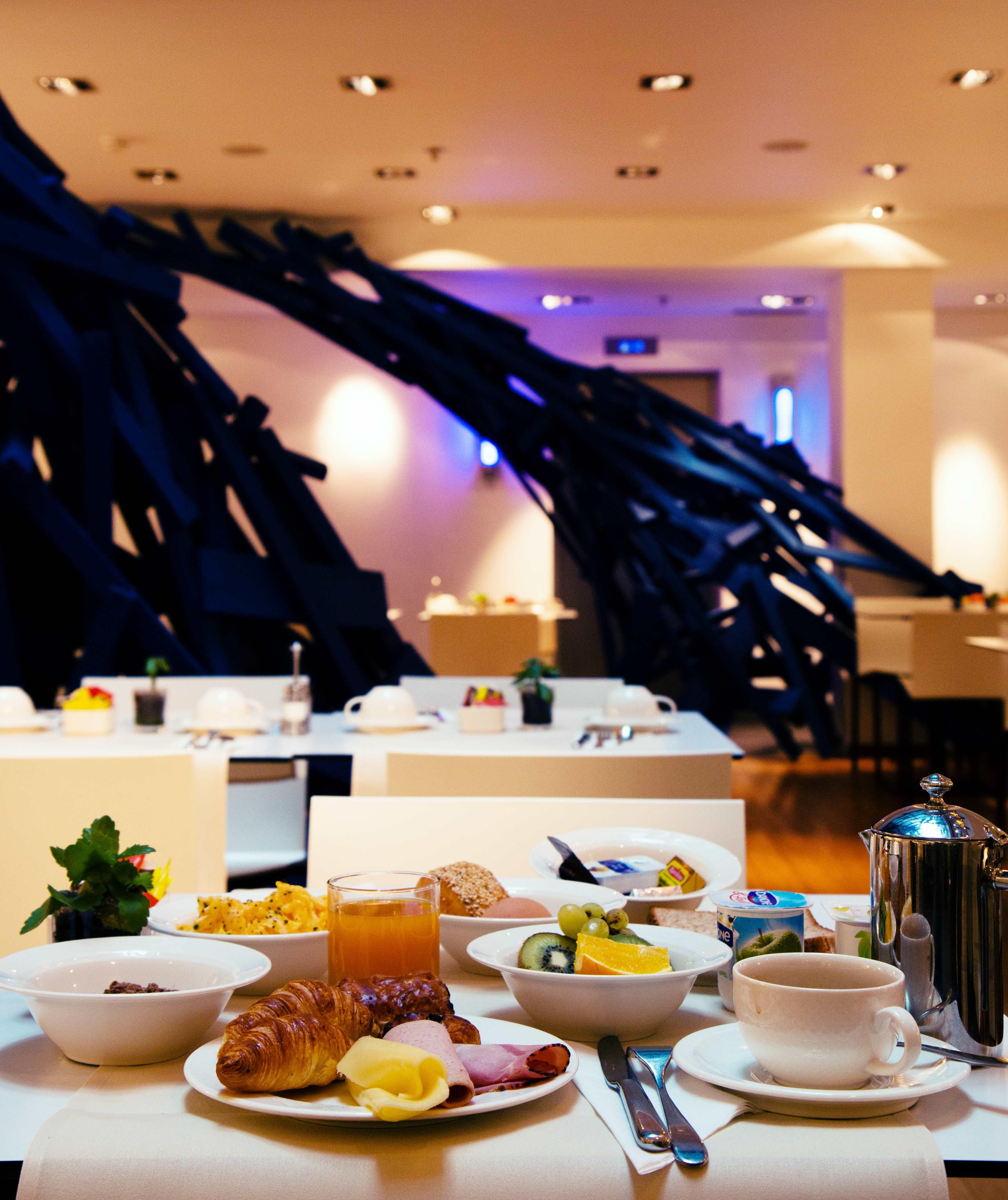 Hotel Aqua By Happyculture Saint-Gilles Bagian luar foto