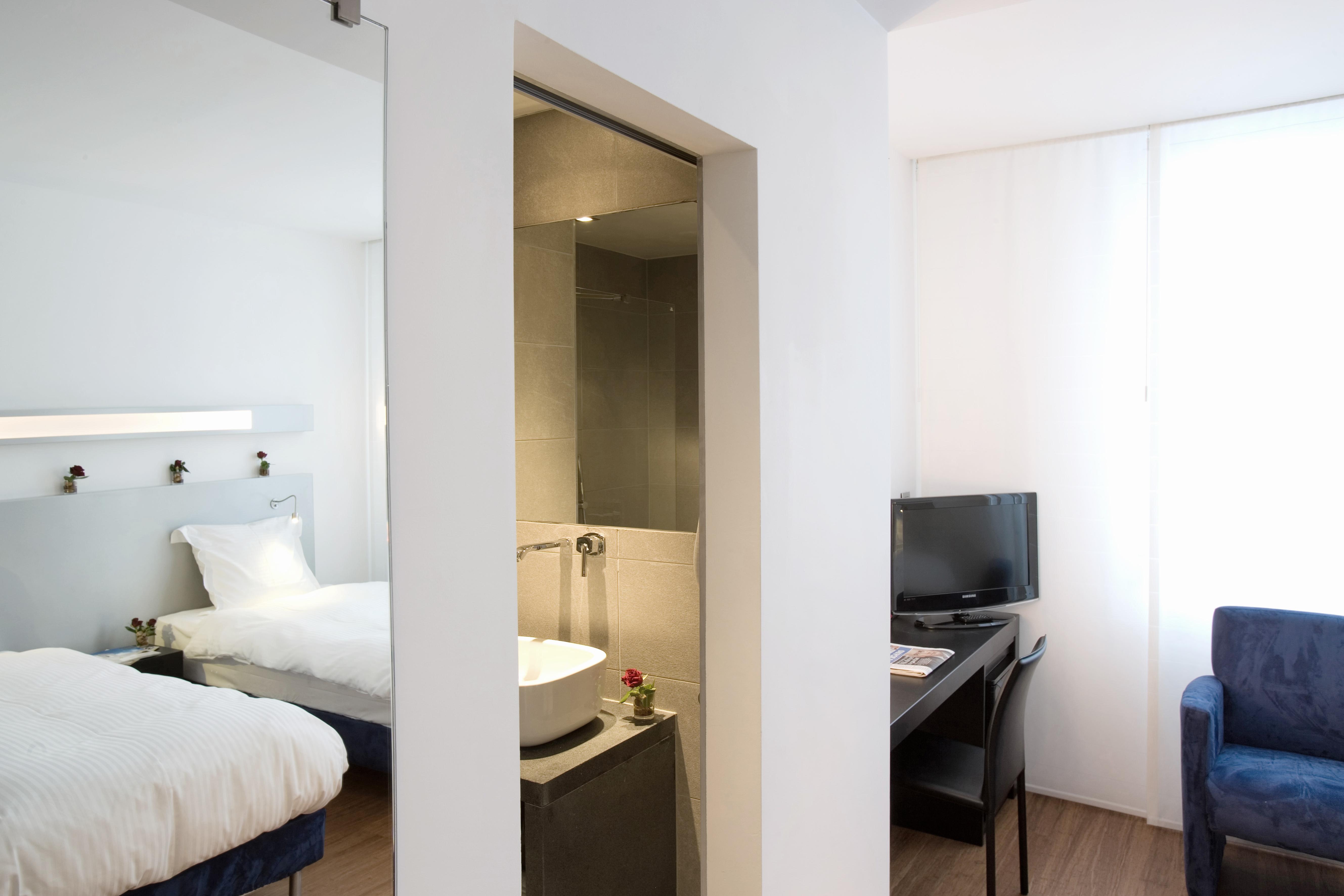 Hotel Aqua By Happyculture Saint-Gilles Bagian luar foto