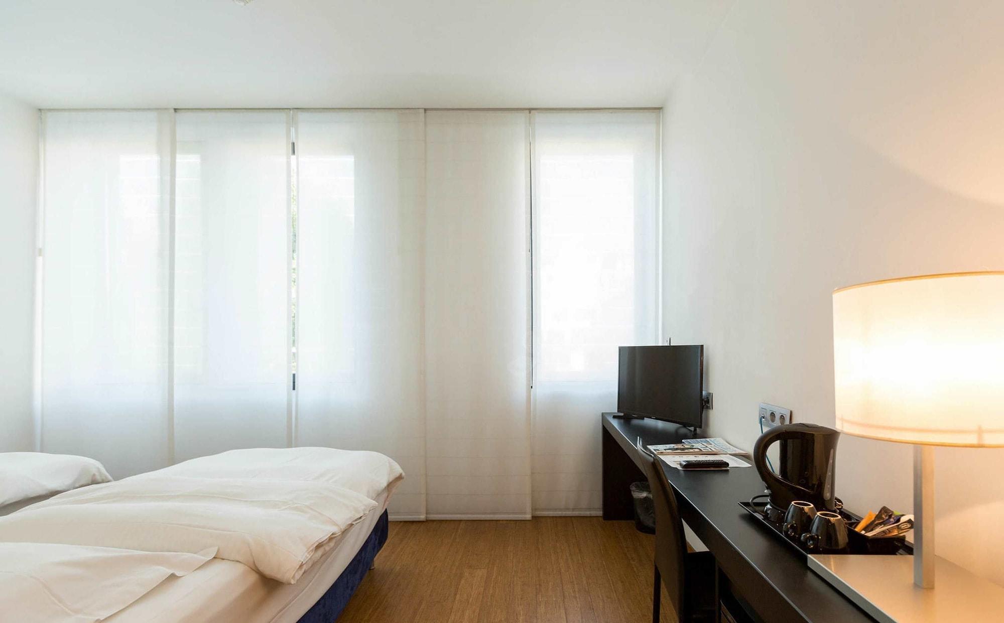 Hotel Aqua By Happyculture Saint-Gilles Bagian luar foto