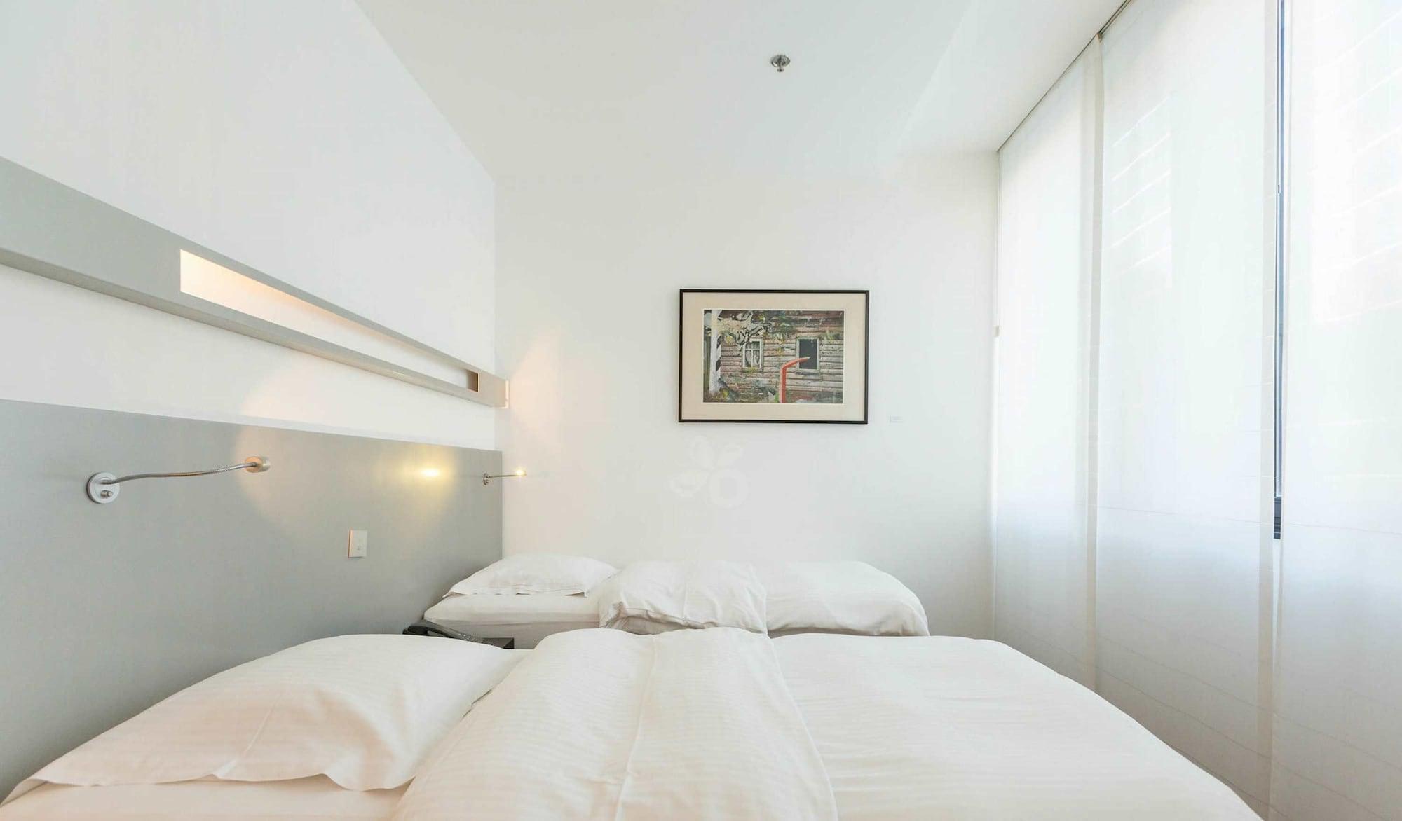 Hotel Aqua By Happyculture Saint-Gilles Ruang foto